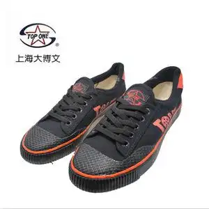 大博文足球鞋碎钉