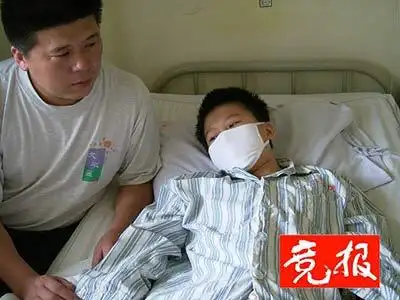 14岁哥哥得罕见病 12岁弟弟愿捐骨髓   本报讯 (实习记者 哈建伟)