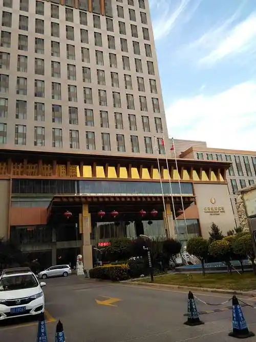 我们住入大同五星级宾馆(云冈建国宾馆).