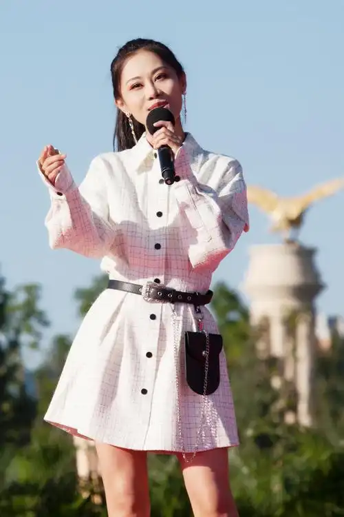 央视国庆特别节目《唱响新时代》 梦然倾情献唱为祖国庆生