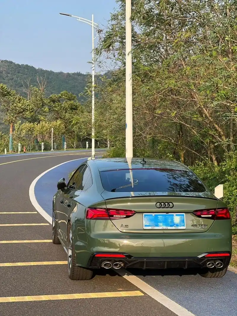 奥迪a5 sportback 45tfsi 2021款 耀夜绿 【颜值】:可以说360度无死角