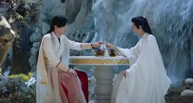 就把润玉带回了天庭,但她没想到的是随着润玉的长大,旭凤的帝位受到了