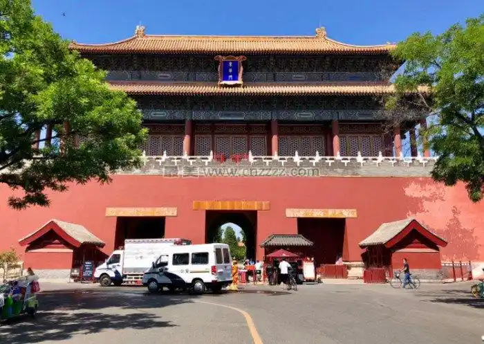 故宫东华门3,西华门(故宫博物院的西门,平时仅做工作人员通道)从长安