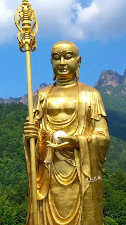 安徽九华山地藏菩萨铜像,高99米,耗资15亿打造,见者好运!