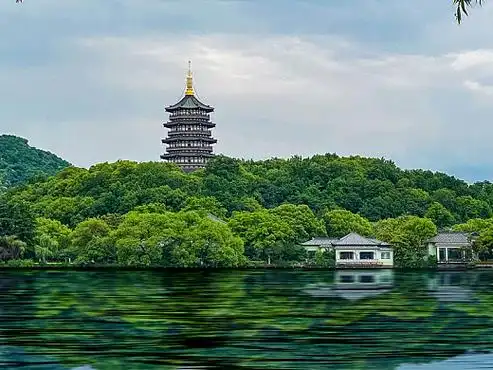 杭州西湖雷峰塔晚风在画画671杭州西湖雷峰塔古建筑热狗冷猫之徒357