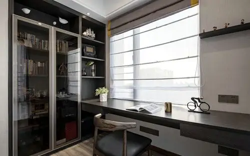 书房普通平面窗户下做连书柜一体电脑书桌造型效果图