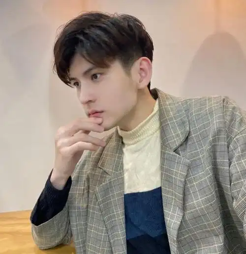 今春流行这8款男生发型,清新时髦又帅气,学生党上班族都合适|刘海