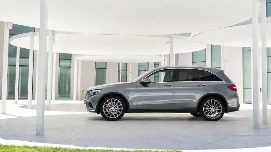 2016奔驰glc汽车桌面壁纸