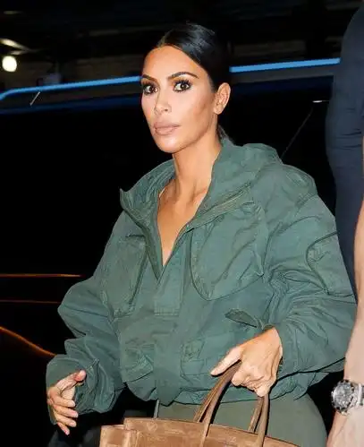 金卡戴珊kimkardashian在纽约外出的街拍