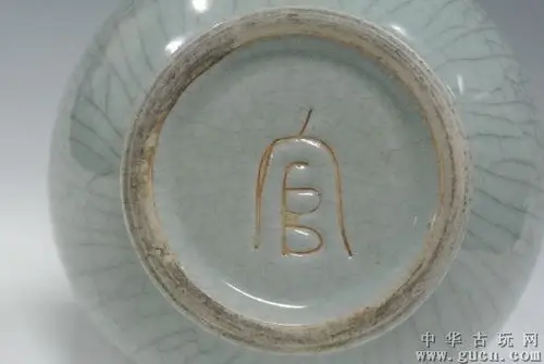 官字款开片葫芦瓶