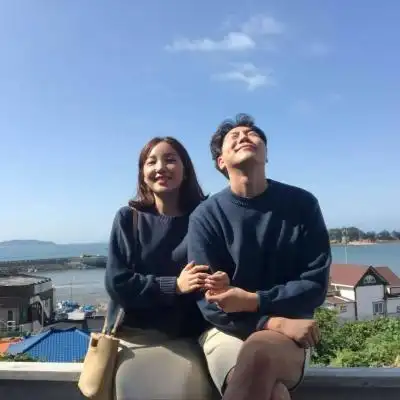 我去过的地方越来越多,我记住的风景越来越少,情侣头像图片-回车桌面