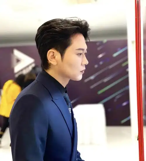 孟鹤堂李雪琴情侣头像来了不说相声演小品原来长得这么帅