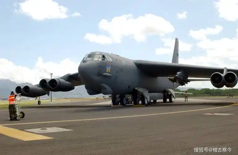 为什么服役近100年,b52依然令人生畏_轰炸机