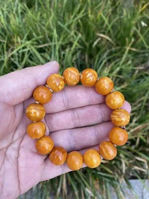 天然老蜜蜡手串,自然氧化包浆,蜡质浑厚,完美品相.28.04克,直径约14.