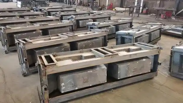 骨架护坡模板是固定混凝土的工具 ,主要由面板和筋板组成,筋板主要起