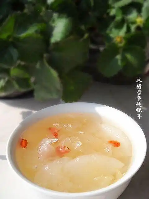 冰糖雪梨炖银耳