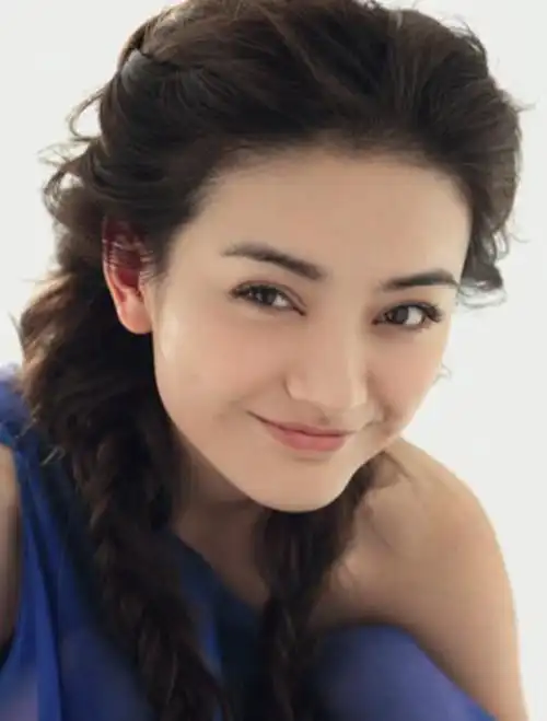 回顾演员朱杰漂亮低调从不炒作与胡歌是同学丈夫是亿万富翁