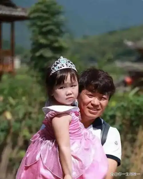 王宝强儿子最新照片曝光,相似度惊人,引发亲子鉴定猜测