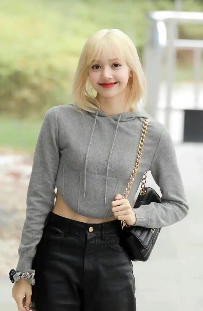 lisa的笑容很有治愈力