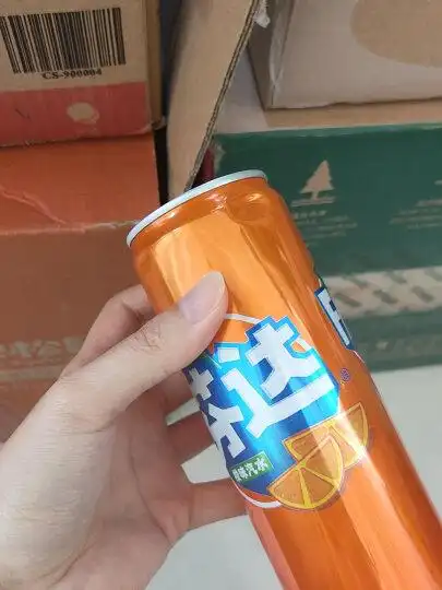 可口可乐饮料:"家里常备,是习惯了的芬达味道~易拉罐方便,过年前存了