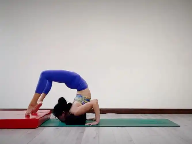 下巴倒立倒立下巴倒立蝎子