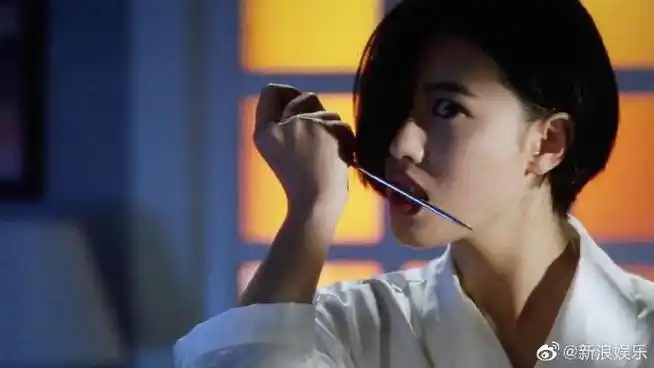 旧爱浪#1993年《逃学威龙3:龙过鸡年》,周海媚饰演程文静,看似人形揶