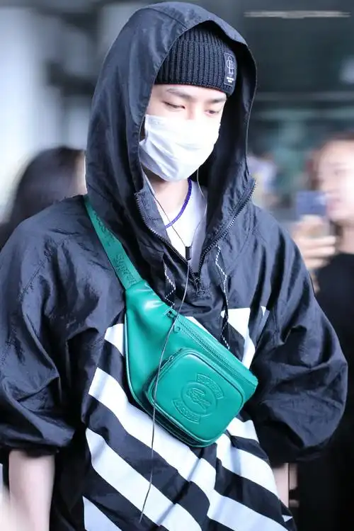 王一博机场##王一博巴黎时装周出发##王一博