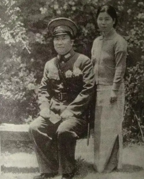 49年杨虎城遗体被发现怀中紧抱妻子的骨灰特务揭露幕后真相