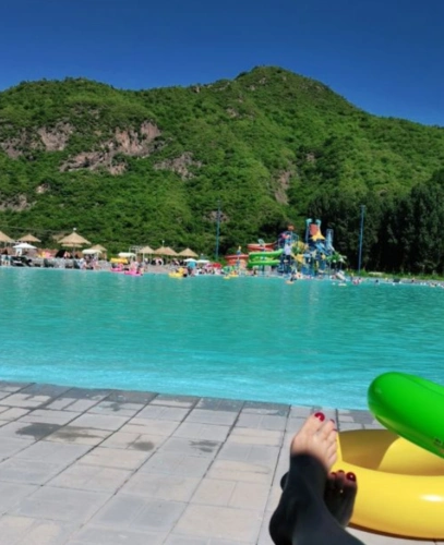 人间花海:不愧被称为最美泳池,整个景色让人意犹未尽