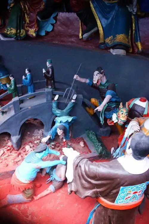 过去,丰都人对于"鬼城"景区的最大印象却是恐怖吓人,丰都人小谭表示