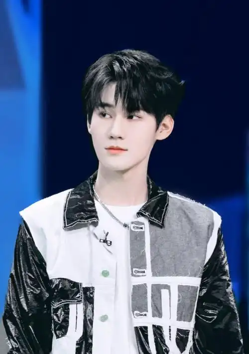 张真源炸毛自拍