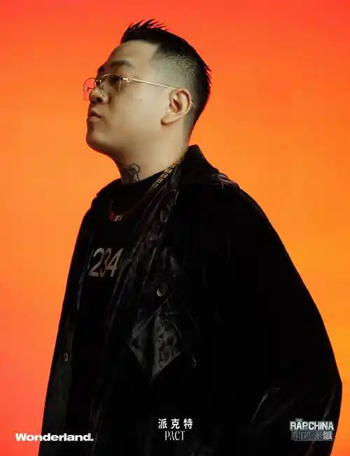 《中国说唱巅峰对决》王以太乐队舞台,派克特化身"巅峰社交的达人"