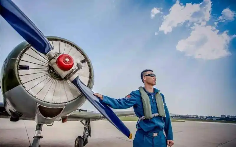 为啥空军飞行员全是军官?当飞行员难于上天,一张图淘汰上万人_战斗机