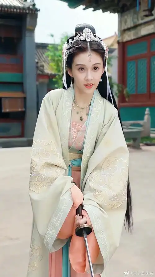 杜冰雁72袁不屈造型