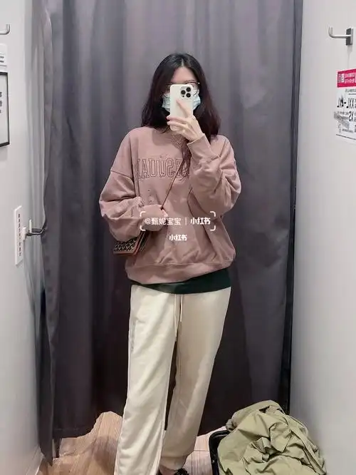 你们要的保暖不腿露搭配优衣库藕粉色卫衣