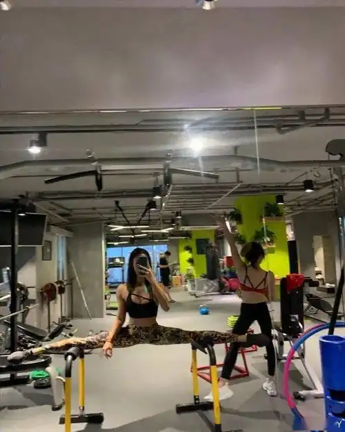 国产95后性感肌肉女神,一年夺8冠,这开了什么挂?_陈莹莹