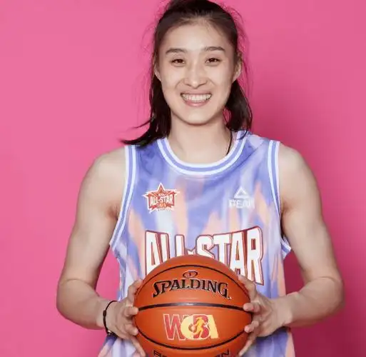 王雪朦球风硬朗,外线还有一手稳定的三分投射能力,她的加盟无疑让四川