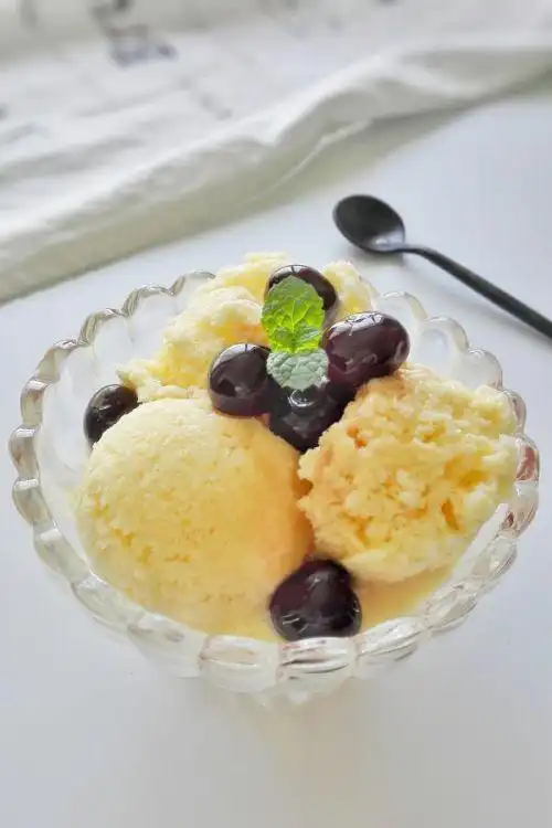 牛奶樱桃冰激凌