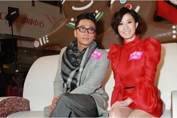 让许多明星躲无可躲,藏无可藏,有媒体曾拍到佘诗曼从吴卓羲家中停车场