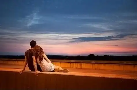 甜蜜男女恩爱美图_幸福往往来得有些意外