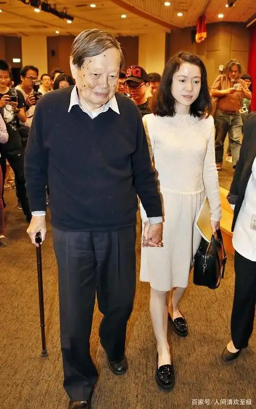 杨振宁与前妻相守54年,82岁再娶28岁翁帆,称她是上帝送的礼物