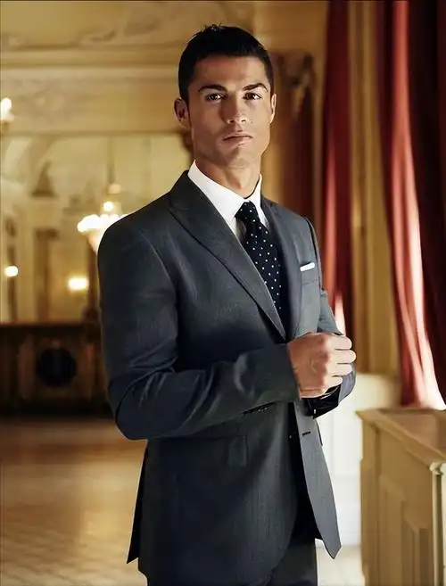 37岁c罗也太帅了穿西装温文尔雅穿私服立体有型不愧是巨星