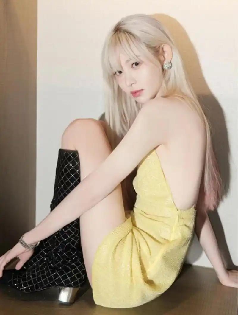 网友偶遇痞幼包贝尔,女方遮盖纹身白到发光,包贝尔眼神引发热议  6月9