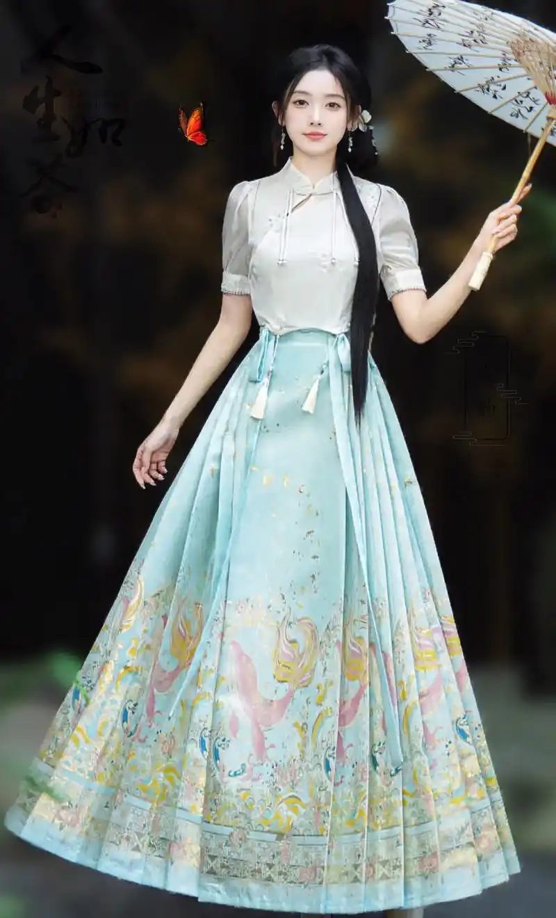 这款新中式国风刺绣盘扣短袖上衣配织金马面裙套装真的一眼就心动的爱