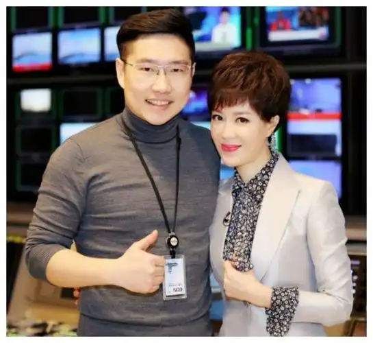 46岁央视主持李文静,戴假发10多年,与老公一直坚持成为丁克一族