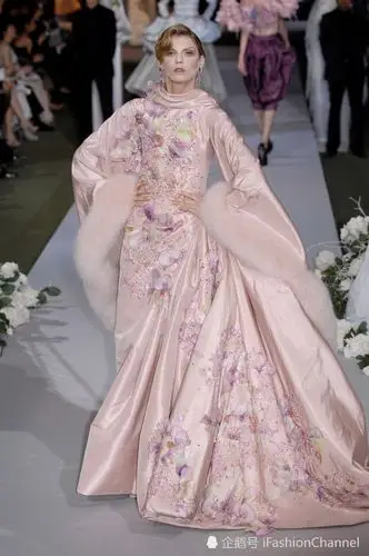 致敬经典,定义奢华;dior在凡尔赛宫创造的顶级名媛舞会,美到极致