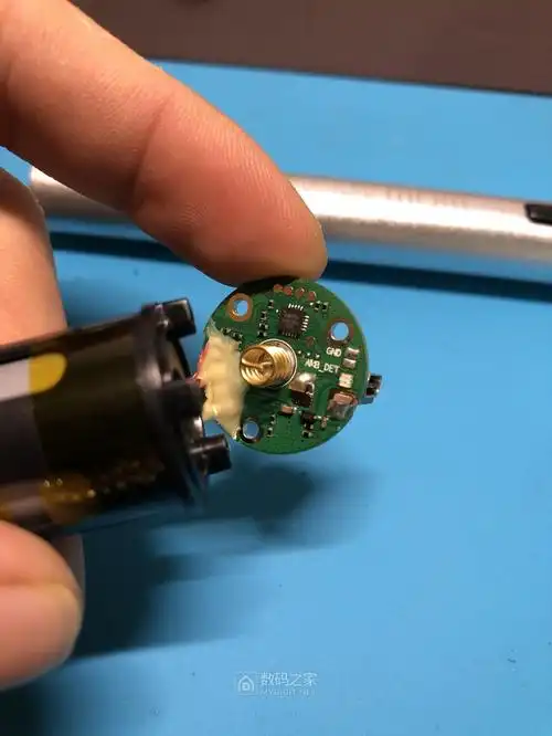 拆个小米有品的极蜂手电筒