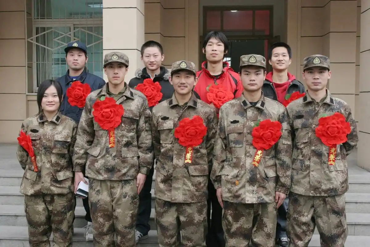 我校召开09年入伍新兵欢送会