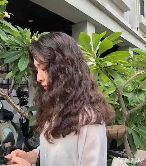 全头烫中长发