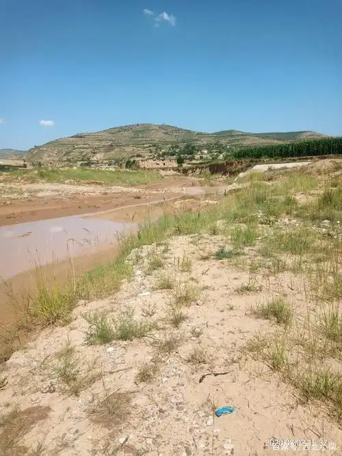 水土流失严重,河水在不停的吞噬着农田!